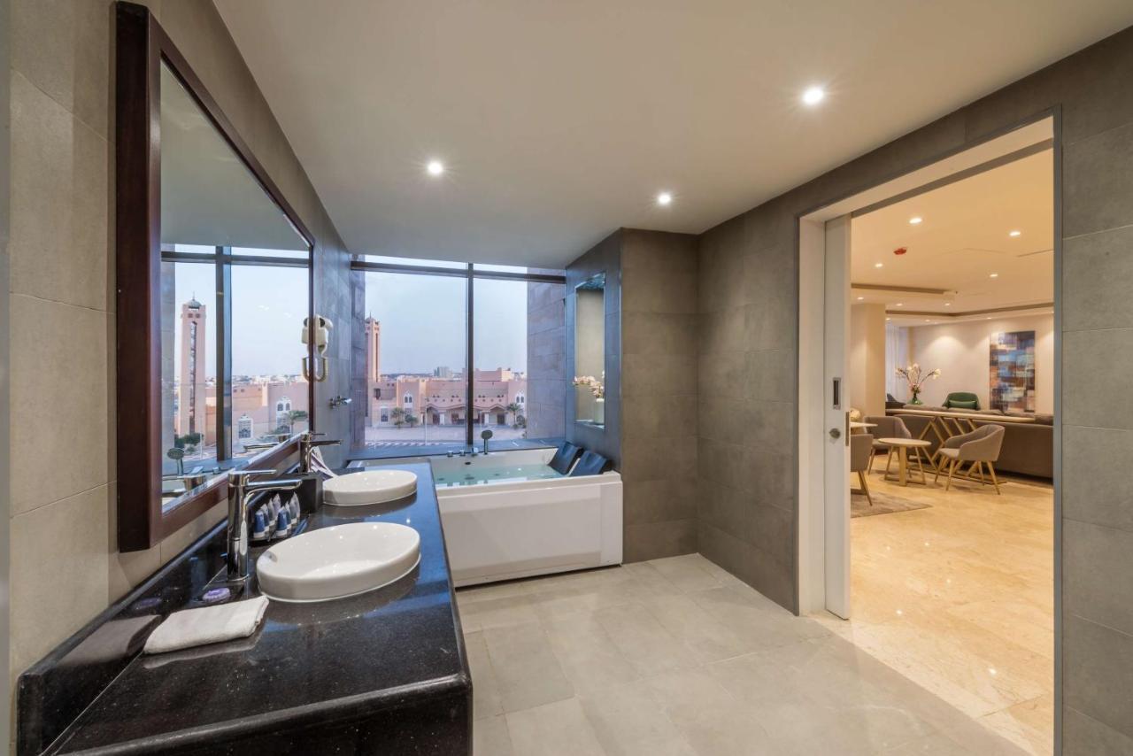 Best Western Plus Al Qurayyat City Center Bagian luar foto
